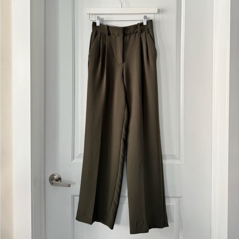 Aritzia The Effortless Pant